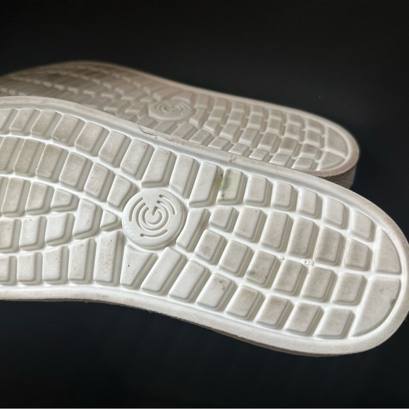 Groundies Barefoot High Top Sneakers - Picture 10 of 10